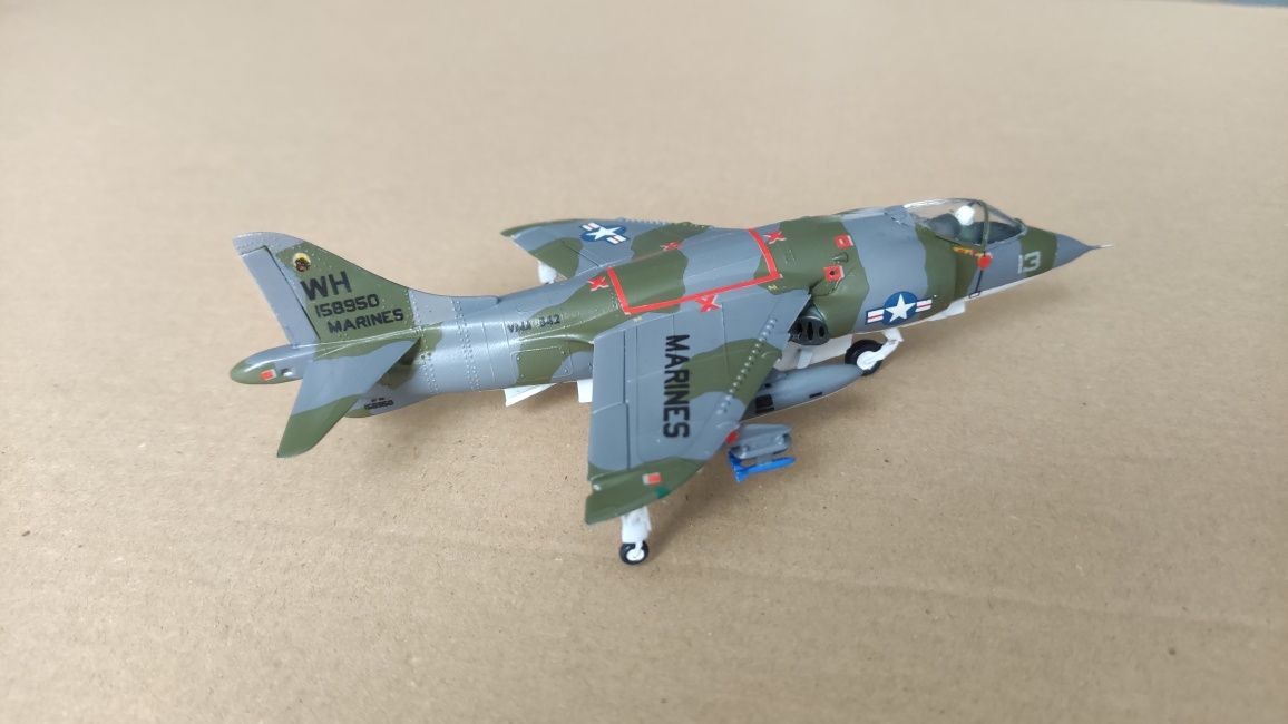 Сборная модель самолета 1:72 AV-8A Harrier  КМП США