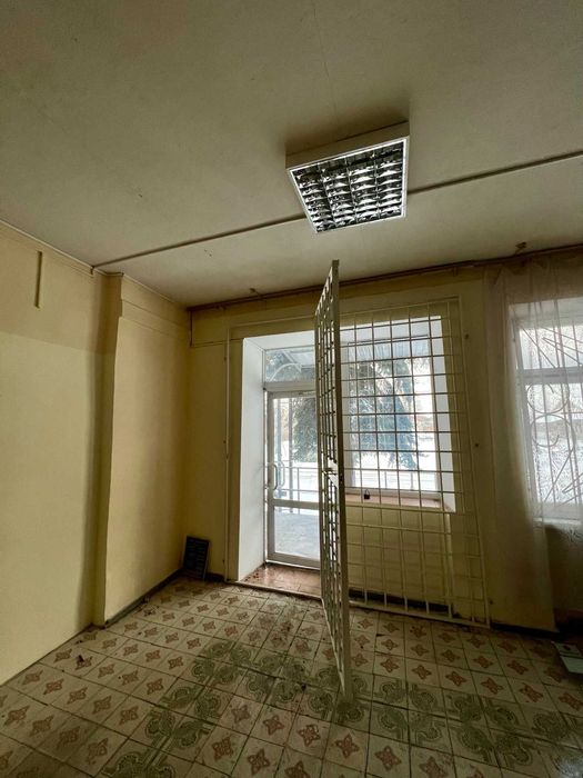 Продаж комерційного приміщення вільного призначення (смт.Березна)