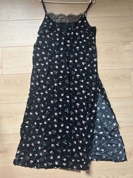 letnia sukienka w kwiaty z koronką rozm L