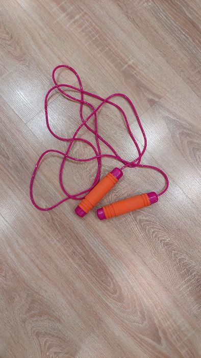 Скакалка новая регулируемая длина