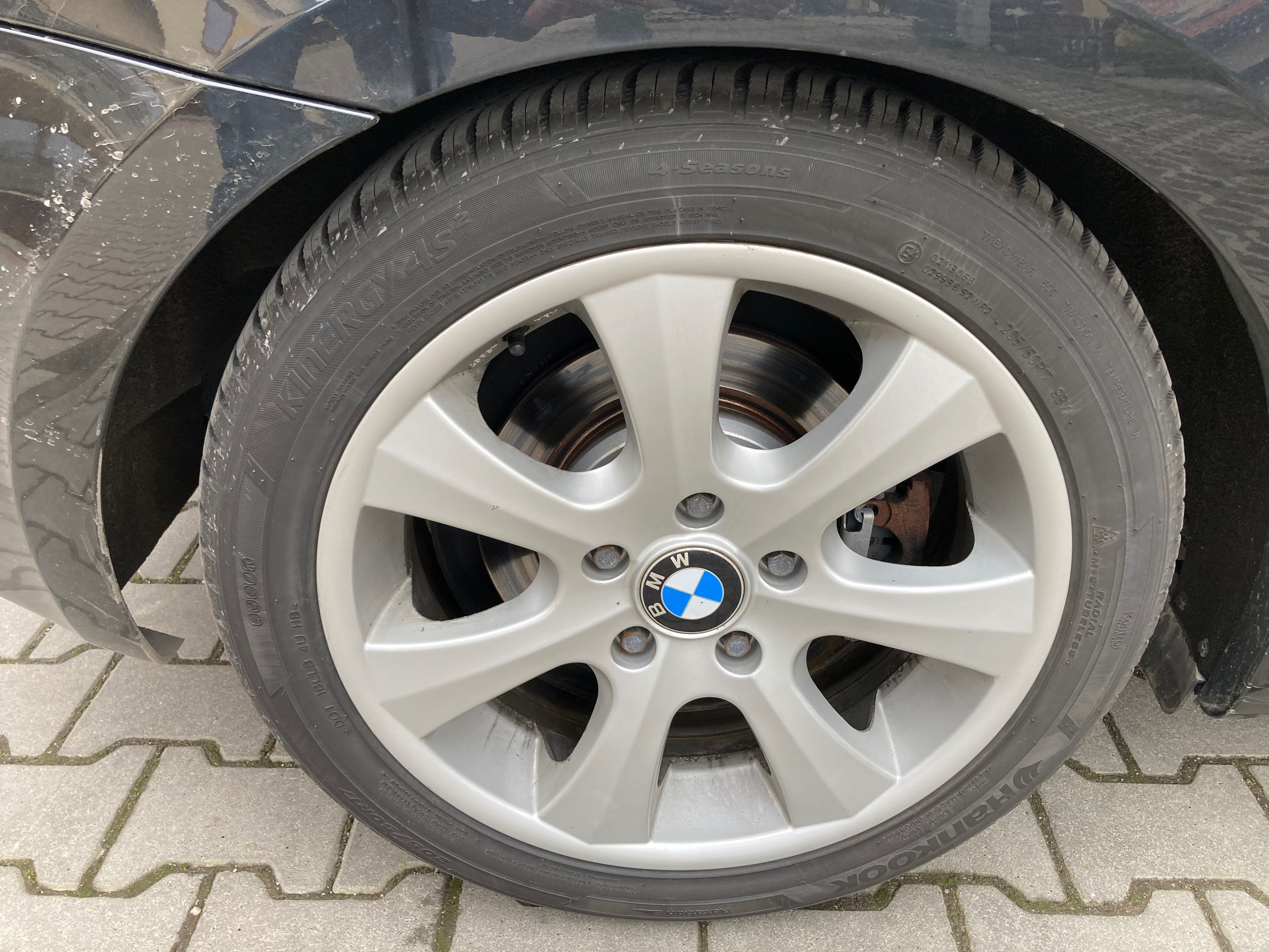 Komplet 4 kol calorocznych BMW (opony Hankook Kinergy 4S2 205/50 R17)