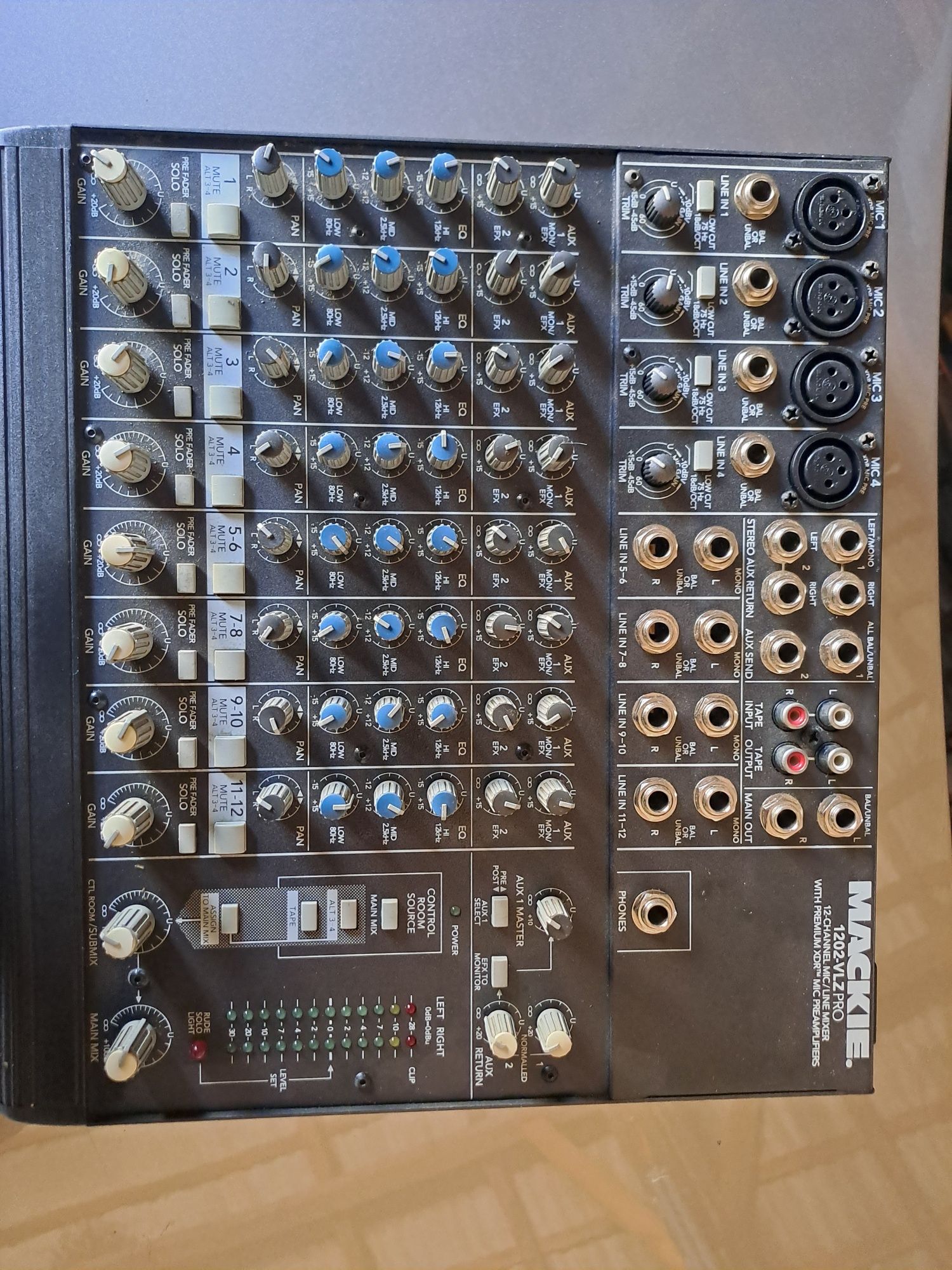 Glośniki Alto ts 220 i mixer Mackie