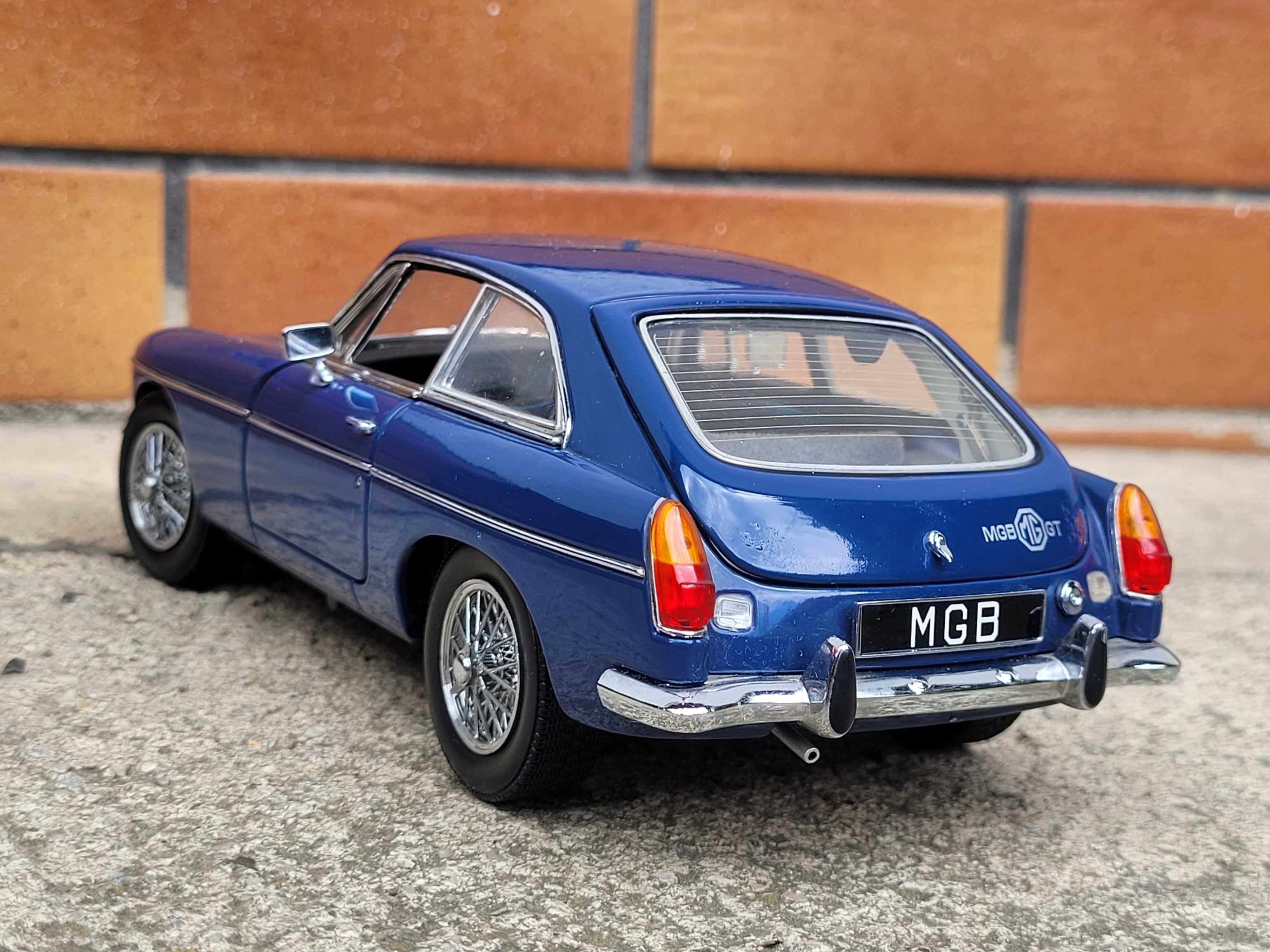 Kolekcja modeli 1:18 MG MGB GT Revell Unikat