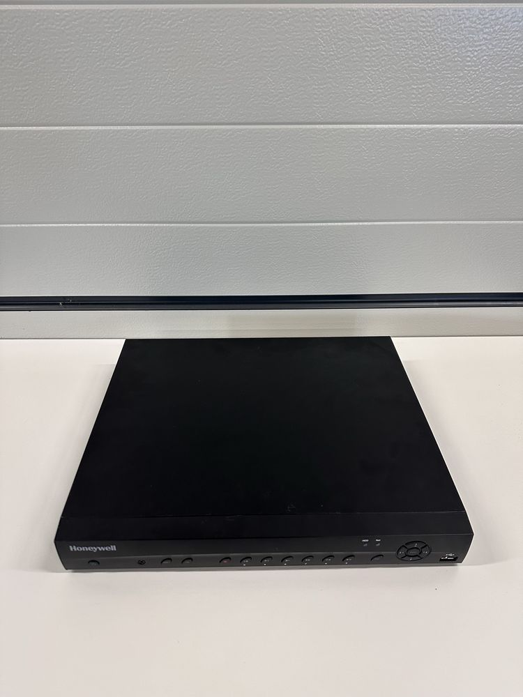 Rejestrator Sieciowy IP 16 Honeywell HEN16103 +Monitor 21” + Dysk 8TB