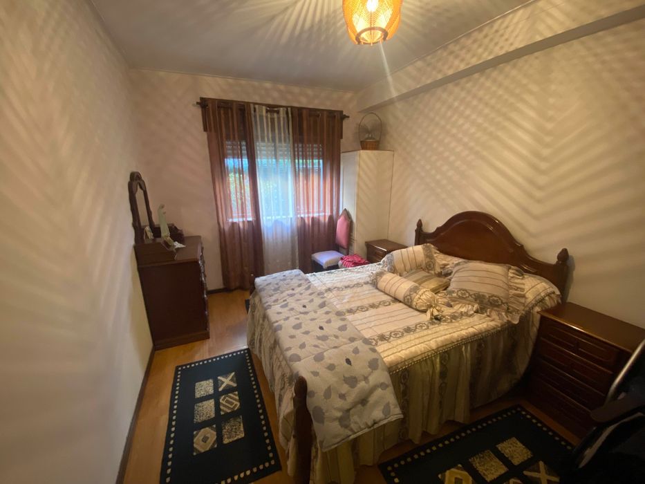 Alugo quarto a senhora em Braga, S. Vitor, 300€, despesas incluídas.