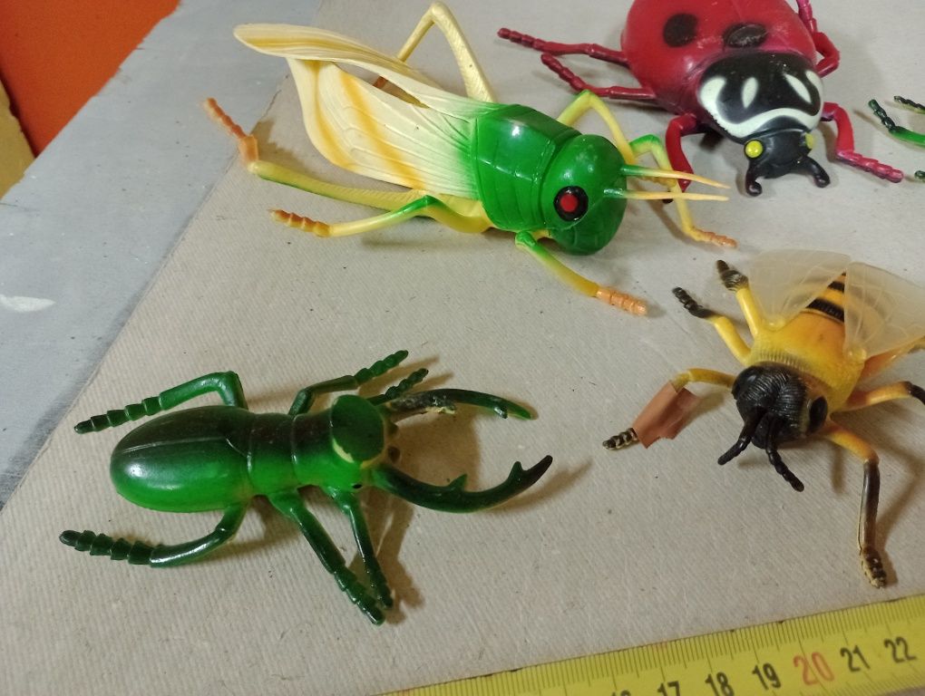 Duże owady figurki