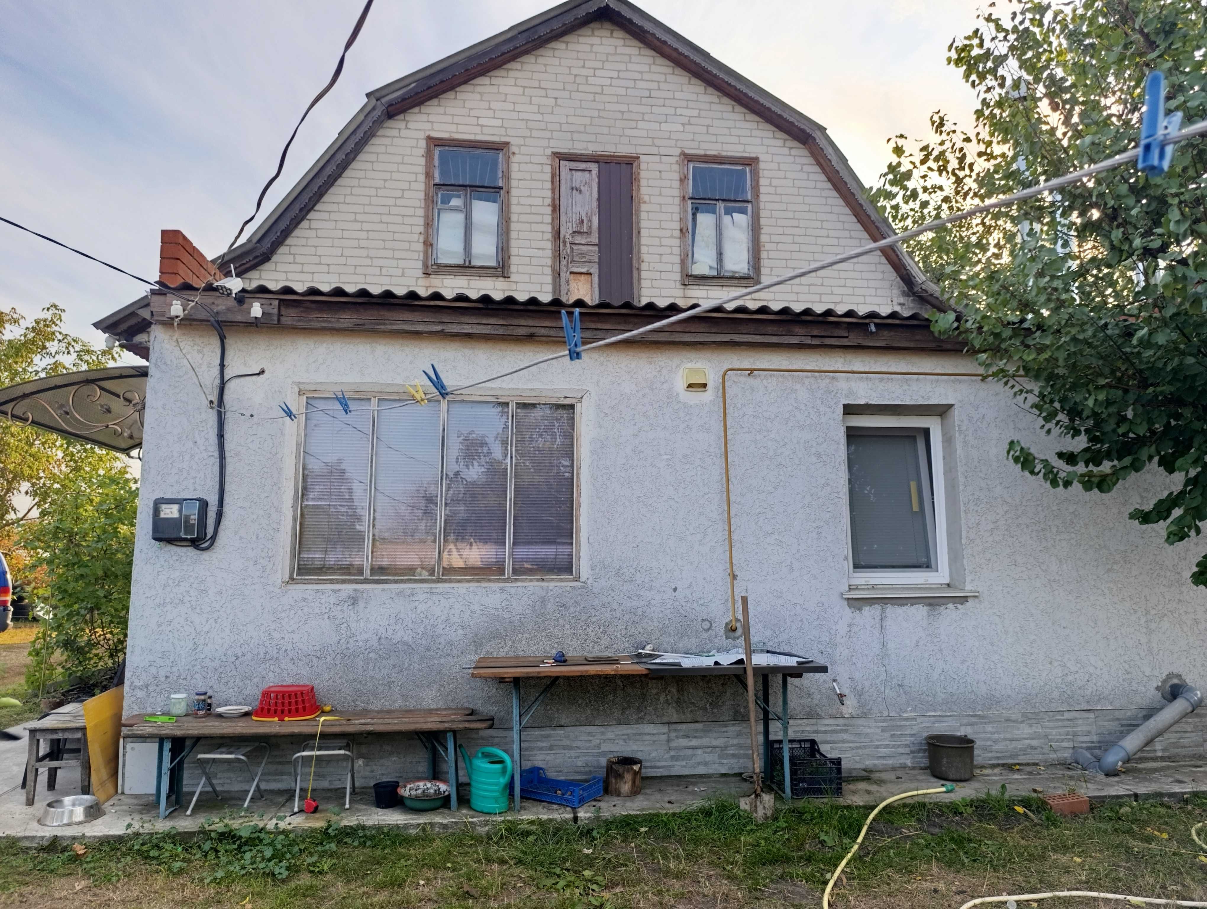 Продаж великого будинку в Мошнах по центральній вулиці