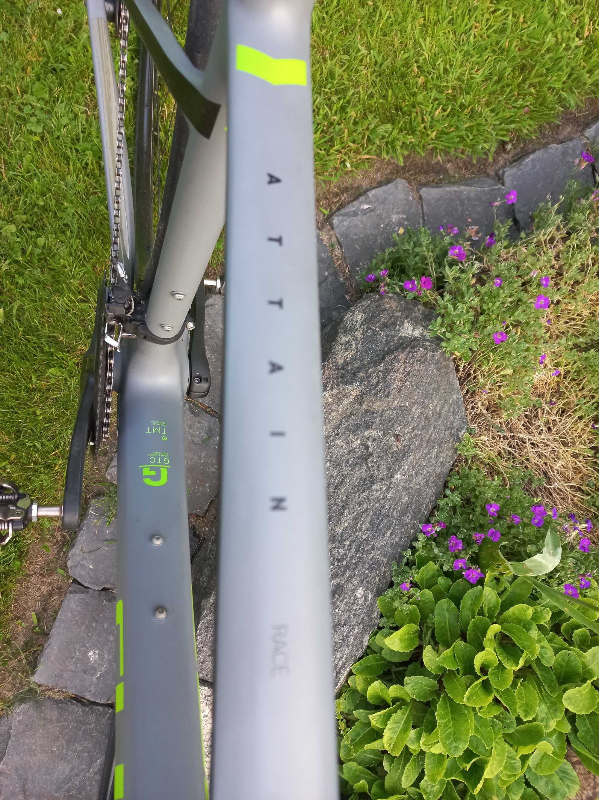 Rower szosowy cube attain carbon