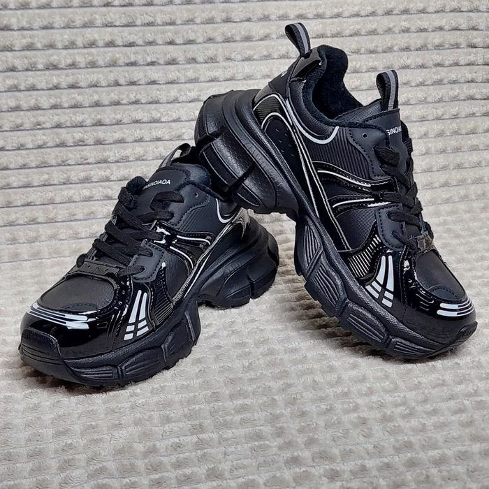 Продам кроссовки женские кожа на флисе