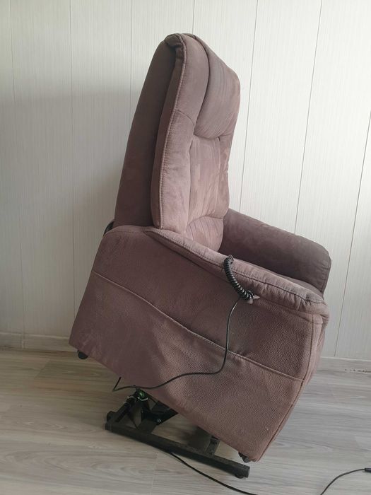 fotel podnoszony FUNKCJA WSTAWANIA pionizacji na pilota osobne  STEROW