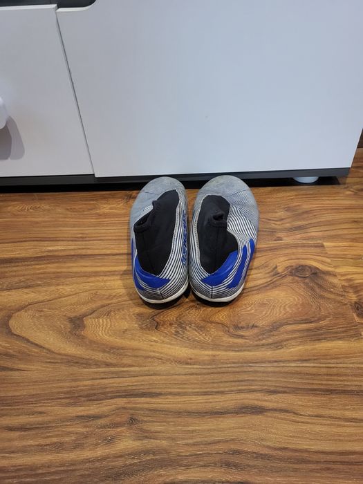 Buty piłkarskie korki