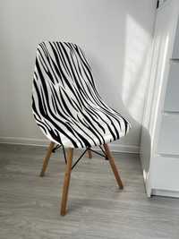 Krzesło białe z pokrowcem