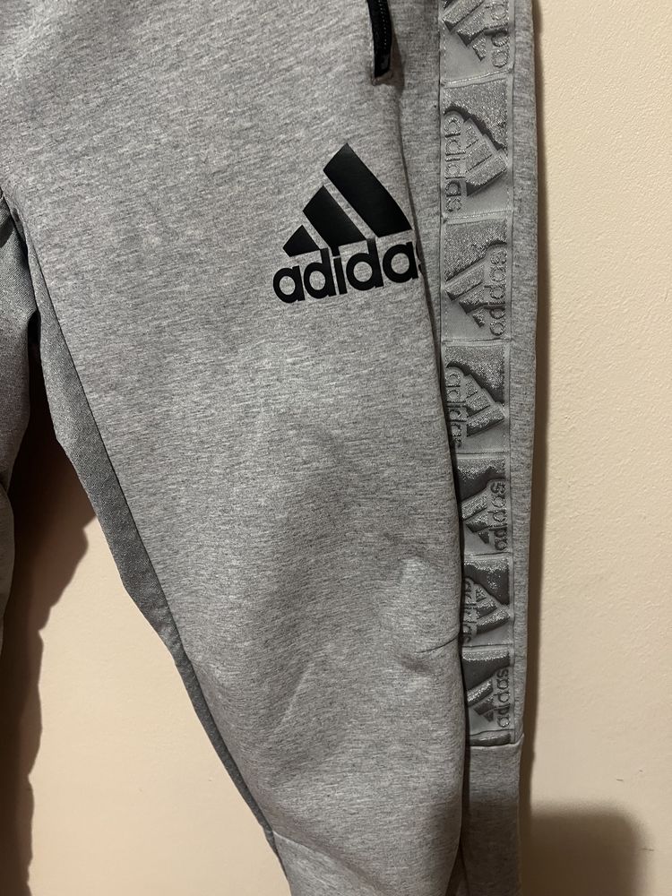 Dresy Adidas pokecam