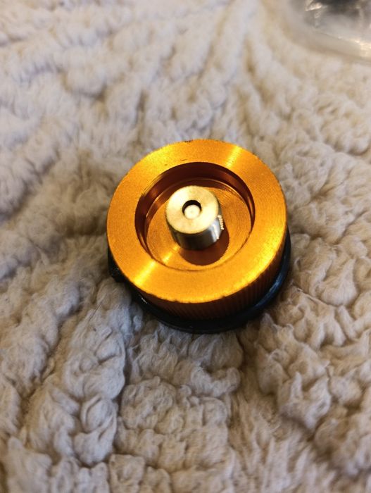 Переходник для зарядки цанговых баллонов.