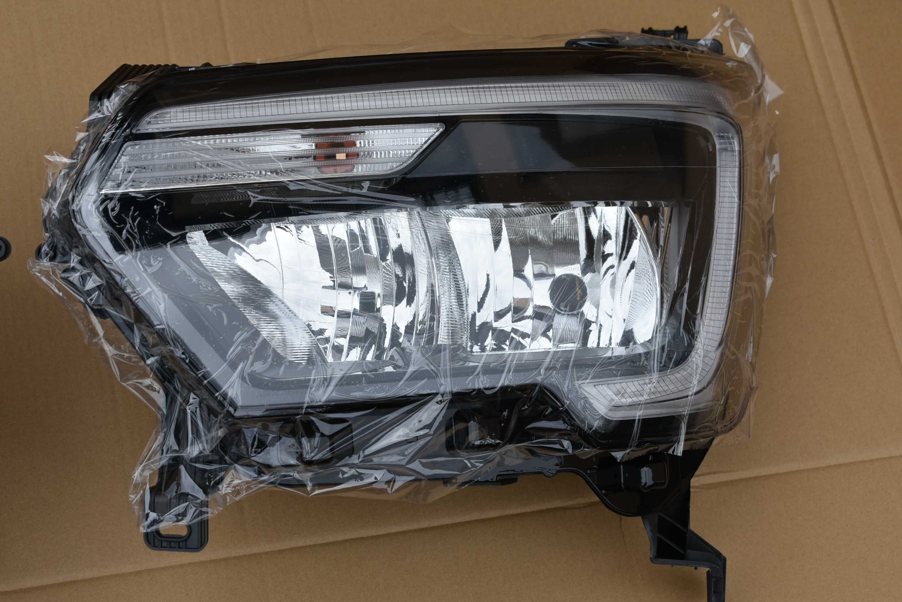 Renault Master IV lampa lewa reflektor lewy LED