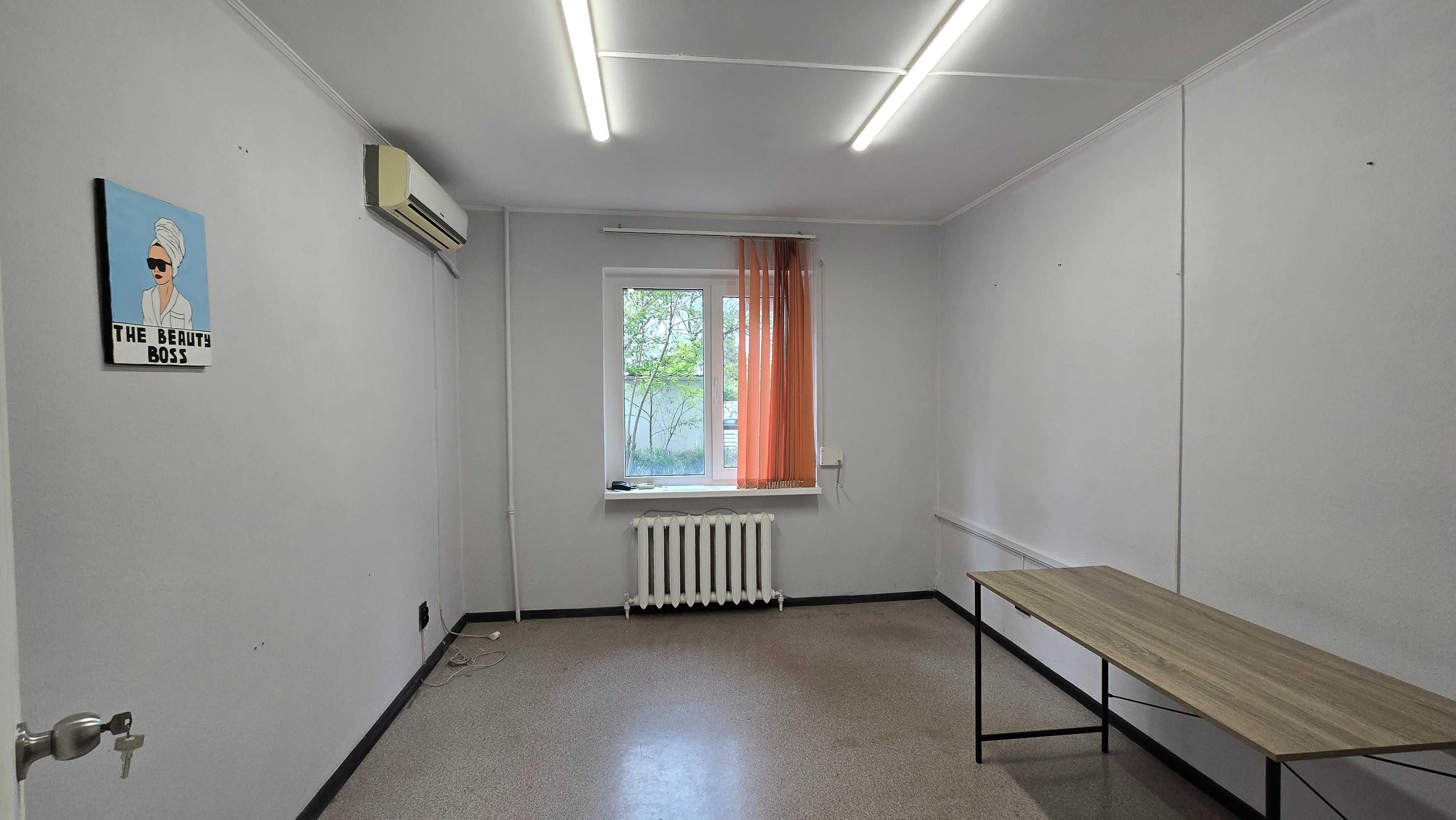 Продам нежилое помещение 52 м2, под офис, магазин, банк. Ак. Королева