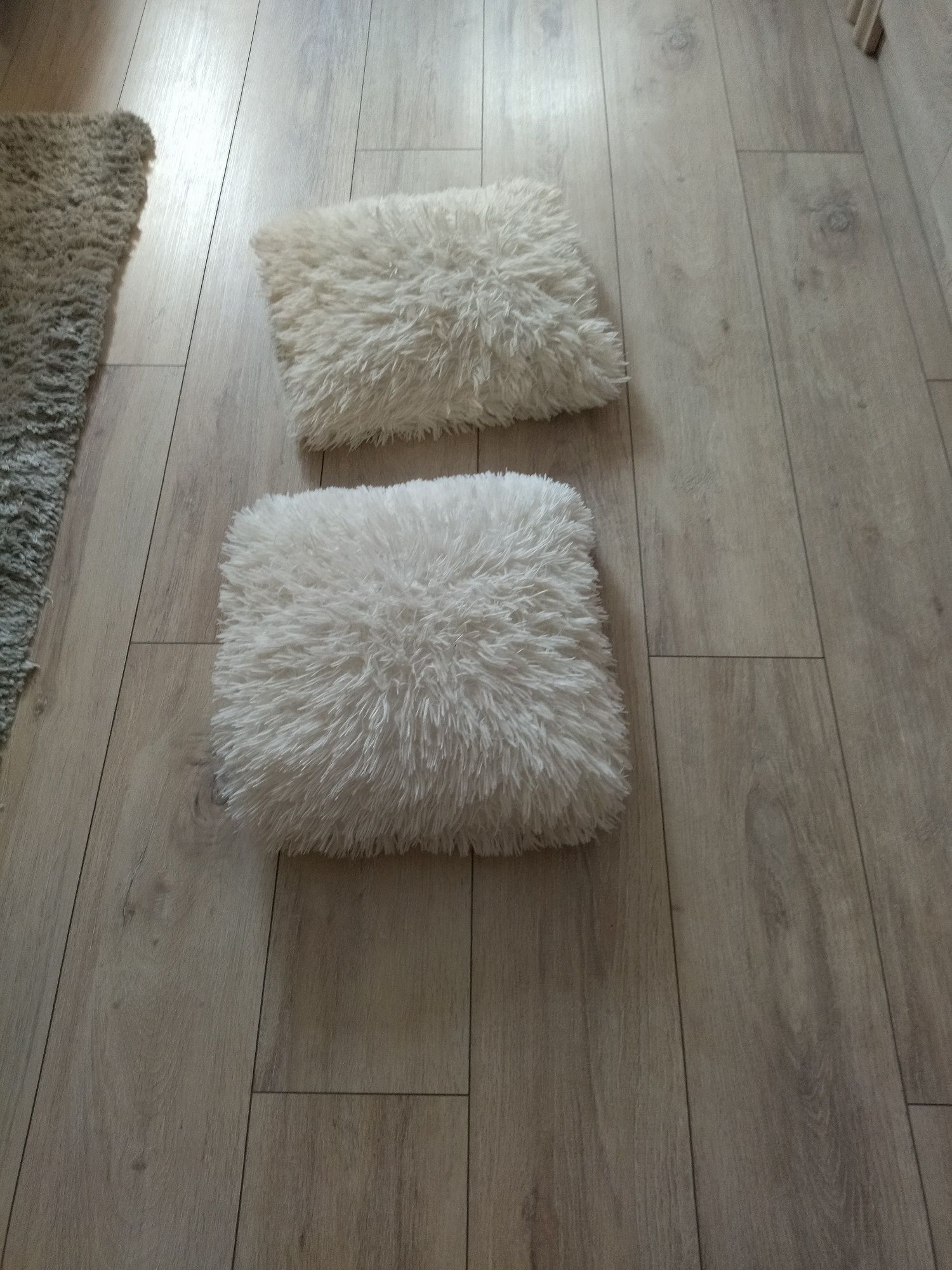 Białe ozdobne poduszki - milutkie-2szt