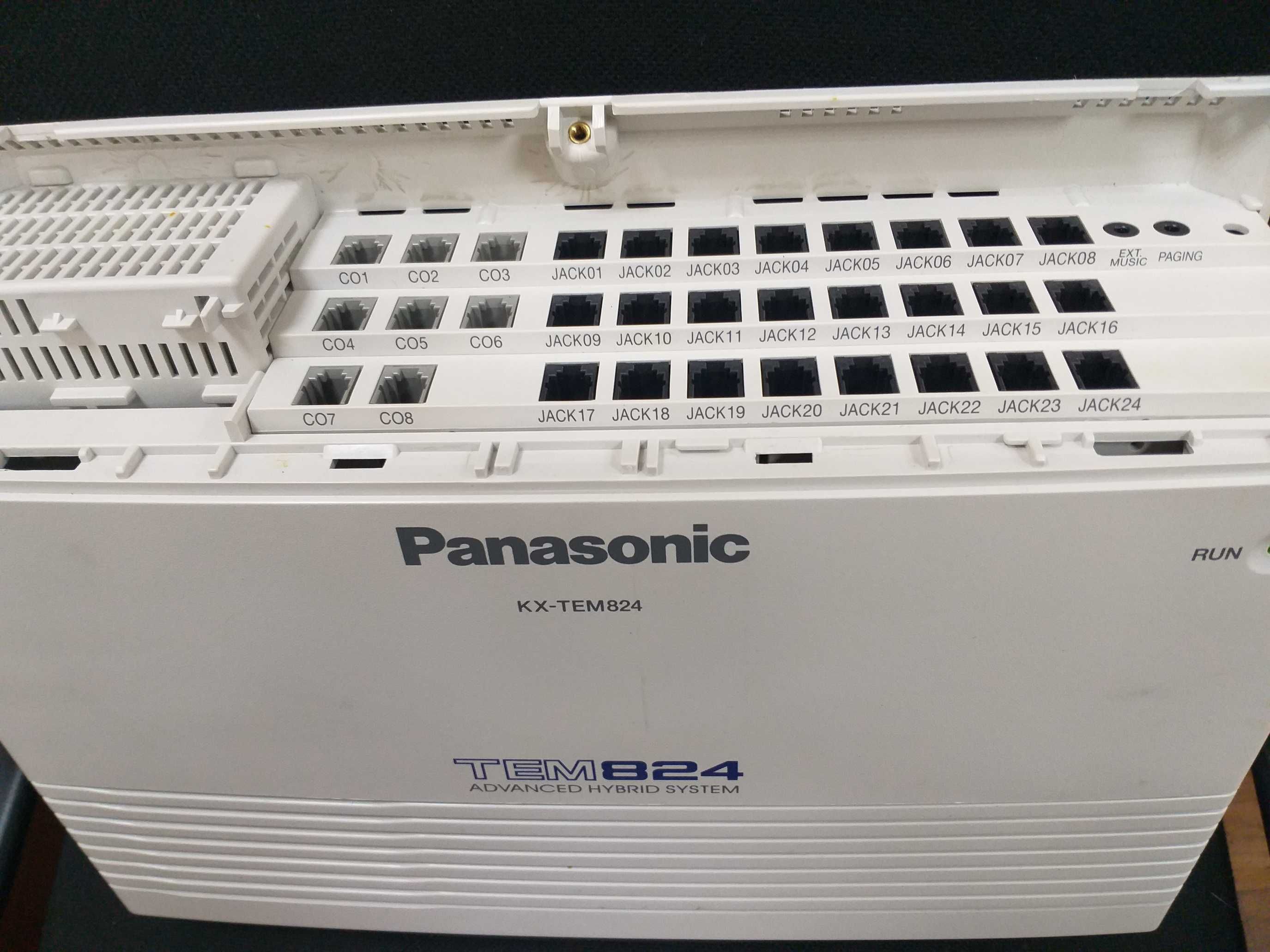 Panasonic KX-TEM824UA, аналогова АТС: 8 зовнішніх/24 внутрішніх портів