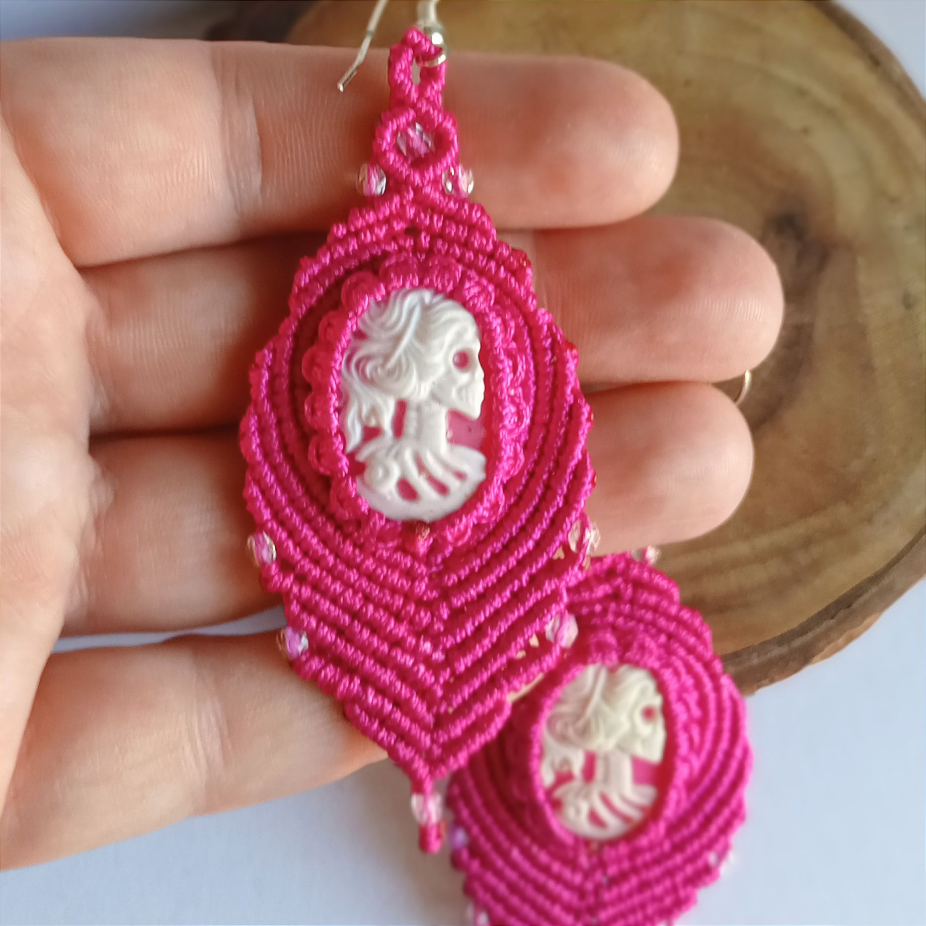 Kolczyki różowe czaszki mikromakrama handmade