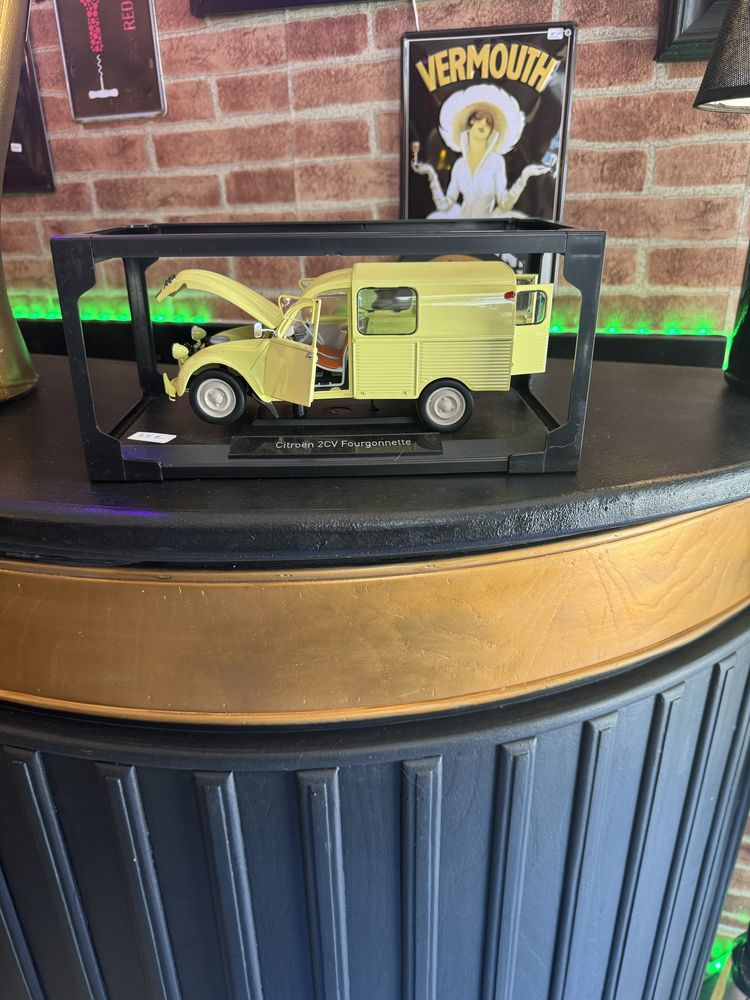 Miniatura Citroen 2CV Fourgonnette
