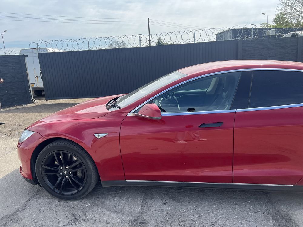 Tesla Model S 380km 270km zasiegu 2014r,Anglik z kluczykami