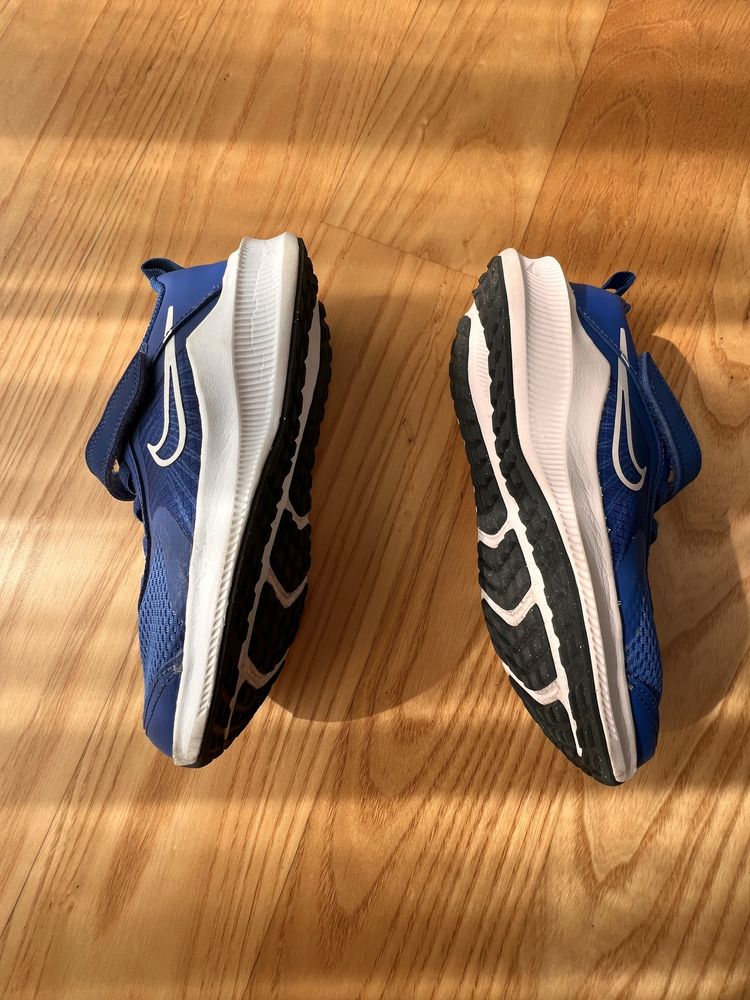 Sapatilhas NIKE NOVAS azul tamanho 33