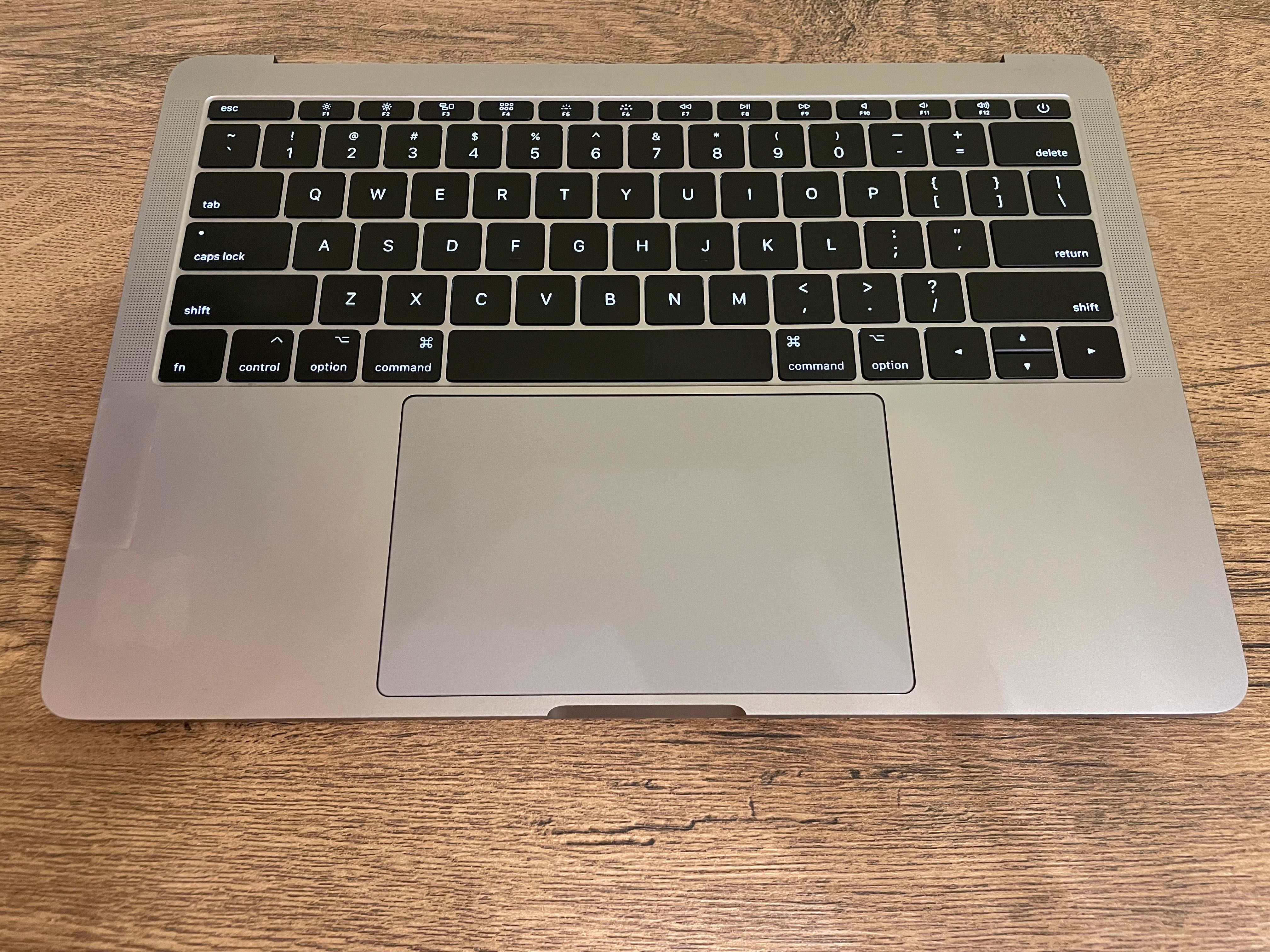 MacBook Pro 13 2016 нижняя часть в сборе. Без блокировок.