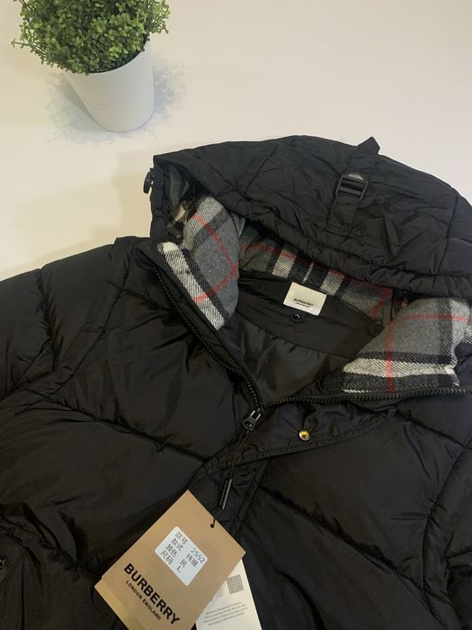 Пуховик/Жилетка - Burberry Black