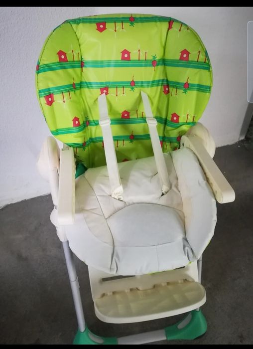 Cadeira chicco com tabuleiro