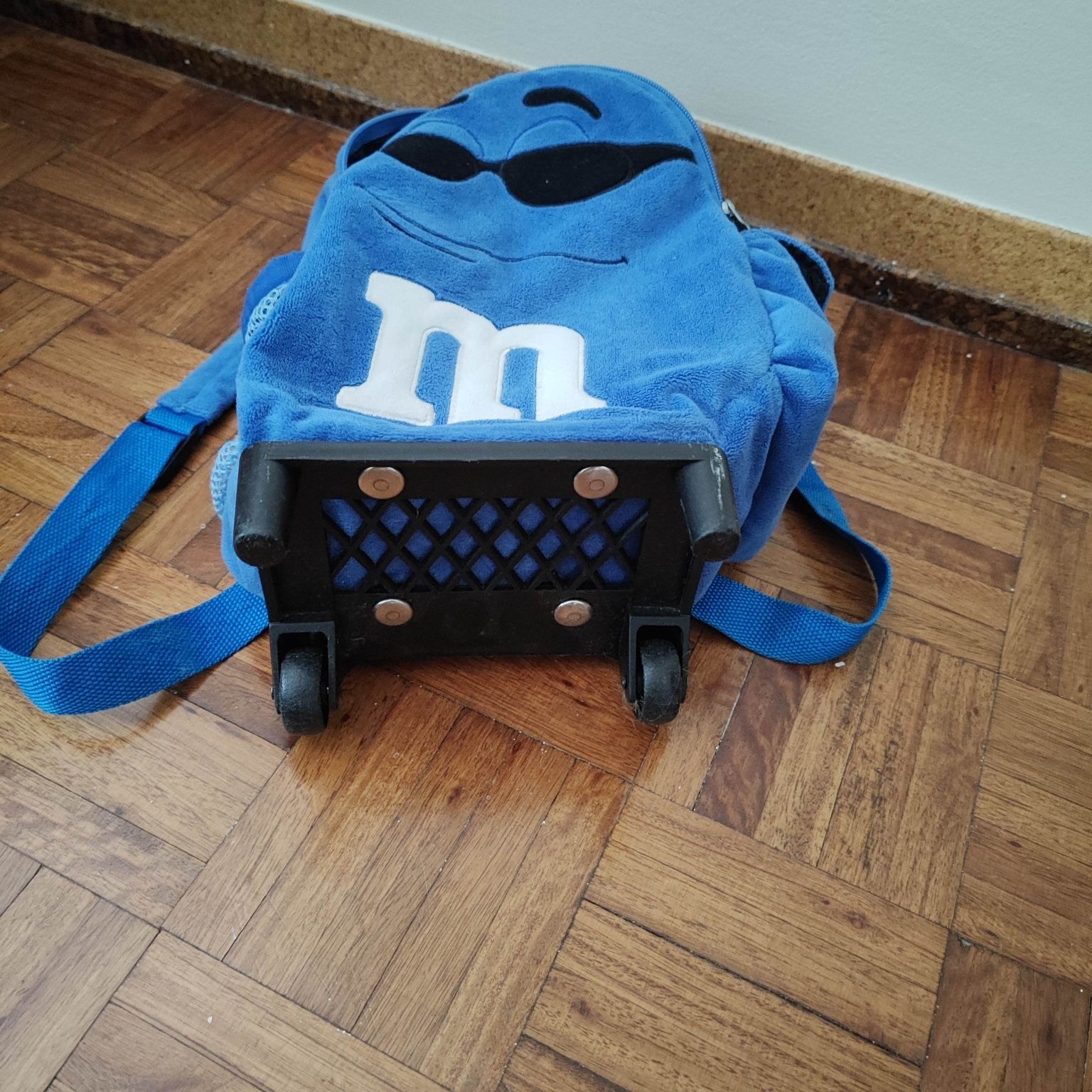 Mochila rodas de criança M&Ms Azul