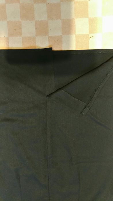 Ділова спідниця з завищеною талією