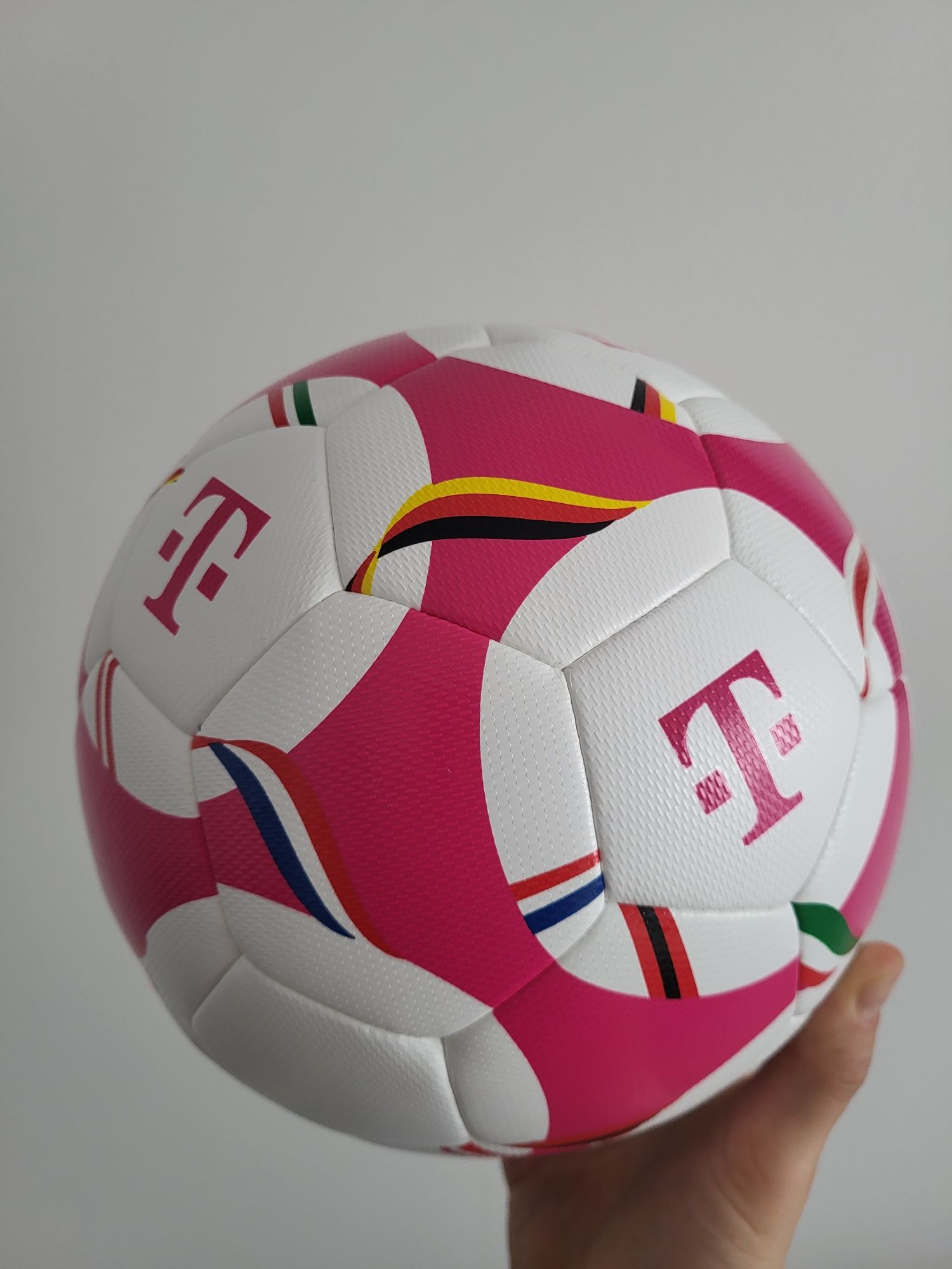 Nowa piłka nożna t-mobile limitka