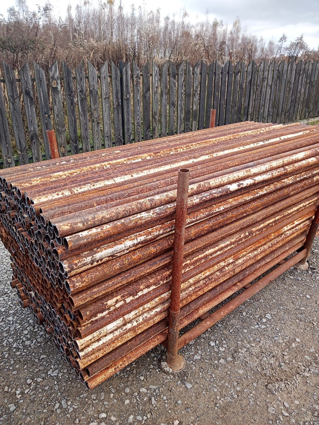 Słupki ogrodzeniowe 2.25m rura stalowa fi 45mm rury