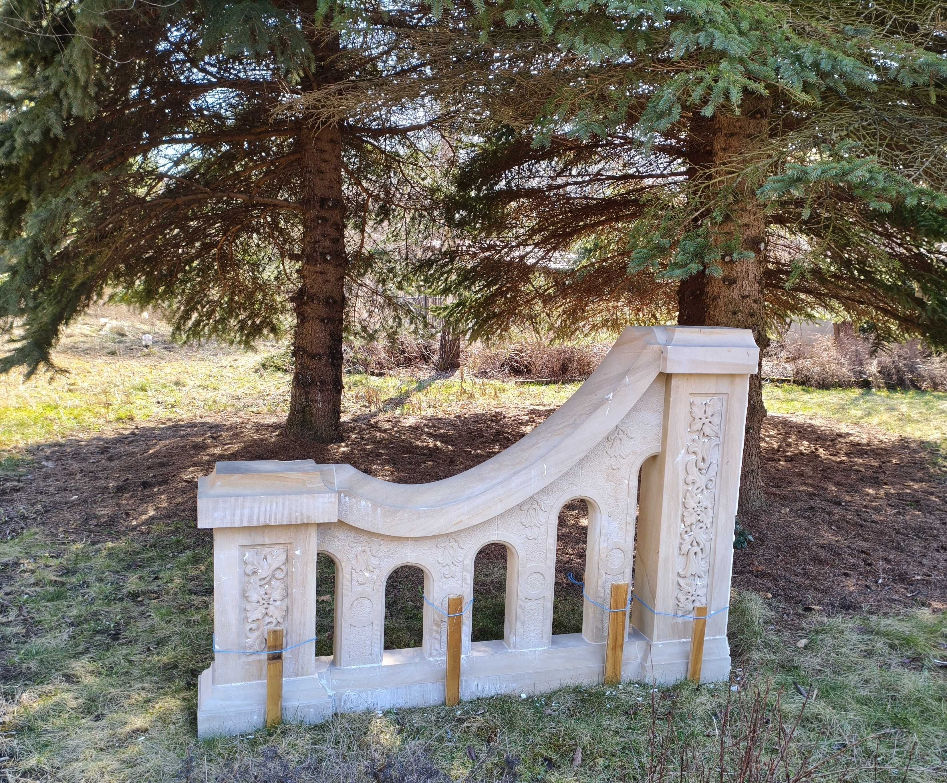 Balustrada z piaskowca przepiękna, tralki, poręcz, bariera, banda.