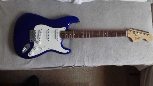 Squier Stratocaster zamiana (kol. aktyw./mikser cyfr./głośn./itp)