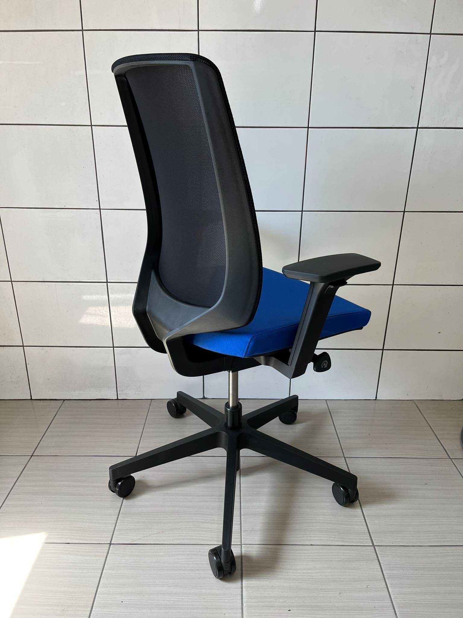 NOWY Fotel biurowy obrotowy ergonomiczny Profim Light Up 250S P61PU