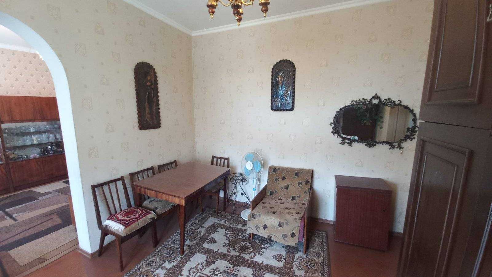 2-кімнатна квартира в гарному стані з АОГВ на вул. Б. Хмельницького