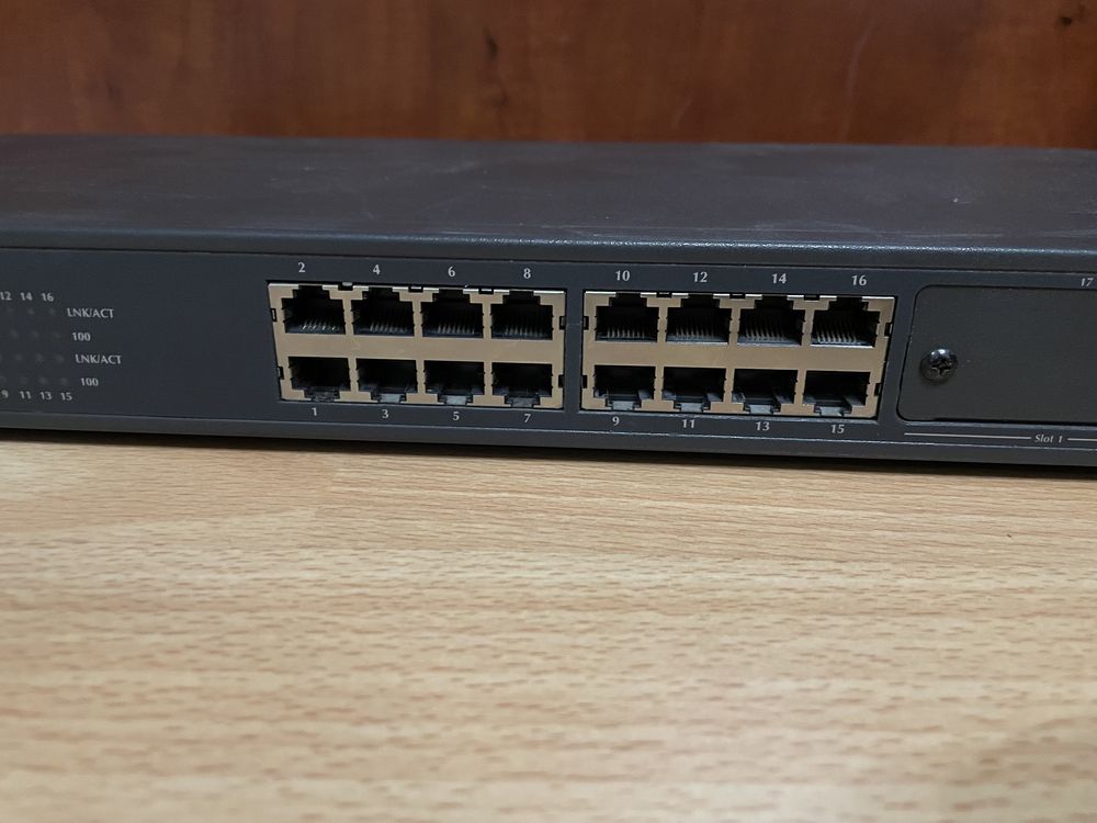 Sprawny PLanet 10/100 Mbps Ethernet Switch FNSW-1602 16 Ports