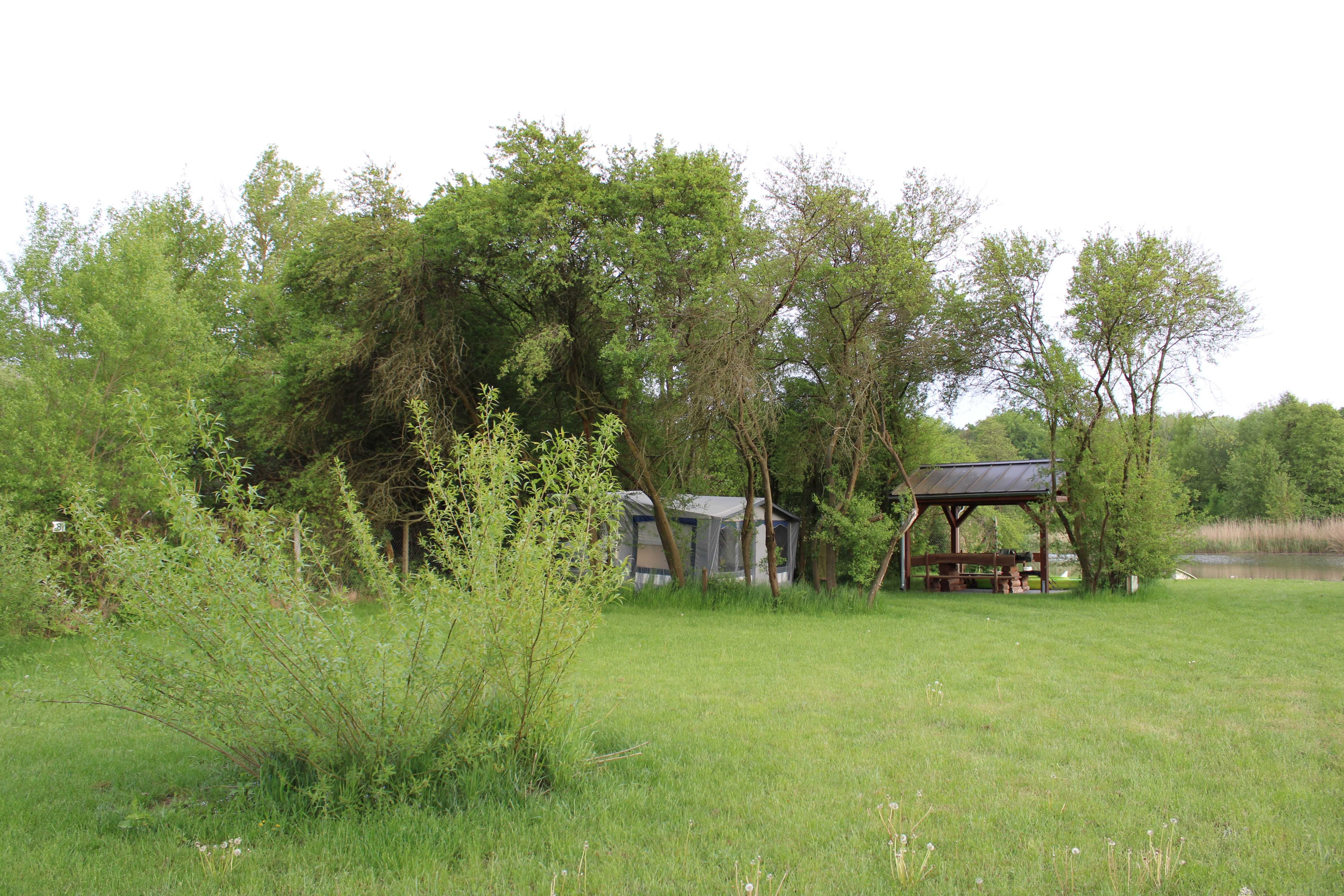 Domki letniskowe pokoje nad rzeką woda kemping camping agroturystyka