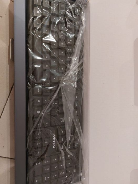 Teclado e rato sem fios + suporte PC Mitsai
