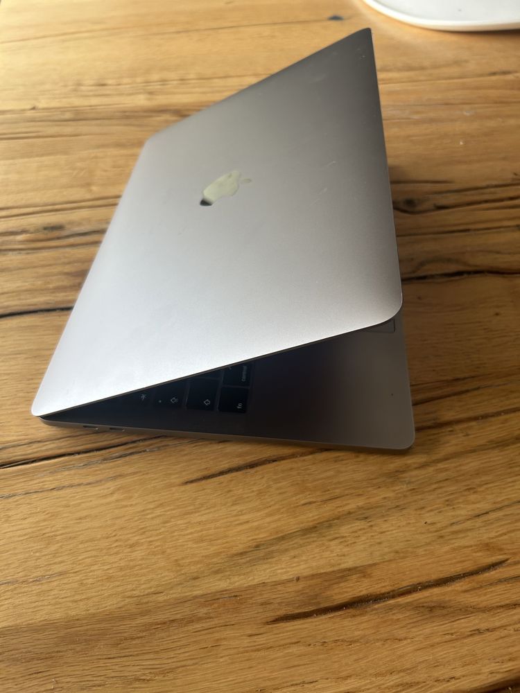 Apple MacBook Pro  A1989 i7 Turbo 4.7Ghz 16GB SSD 512GB
