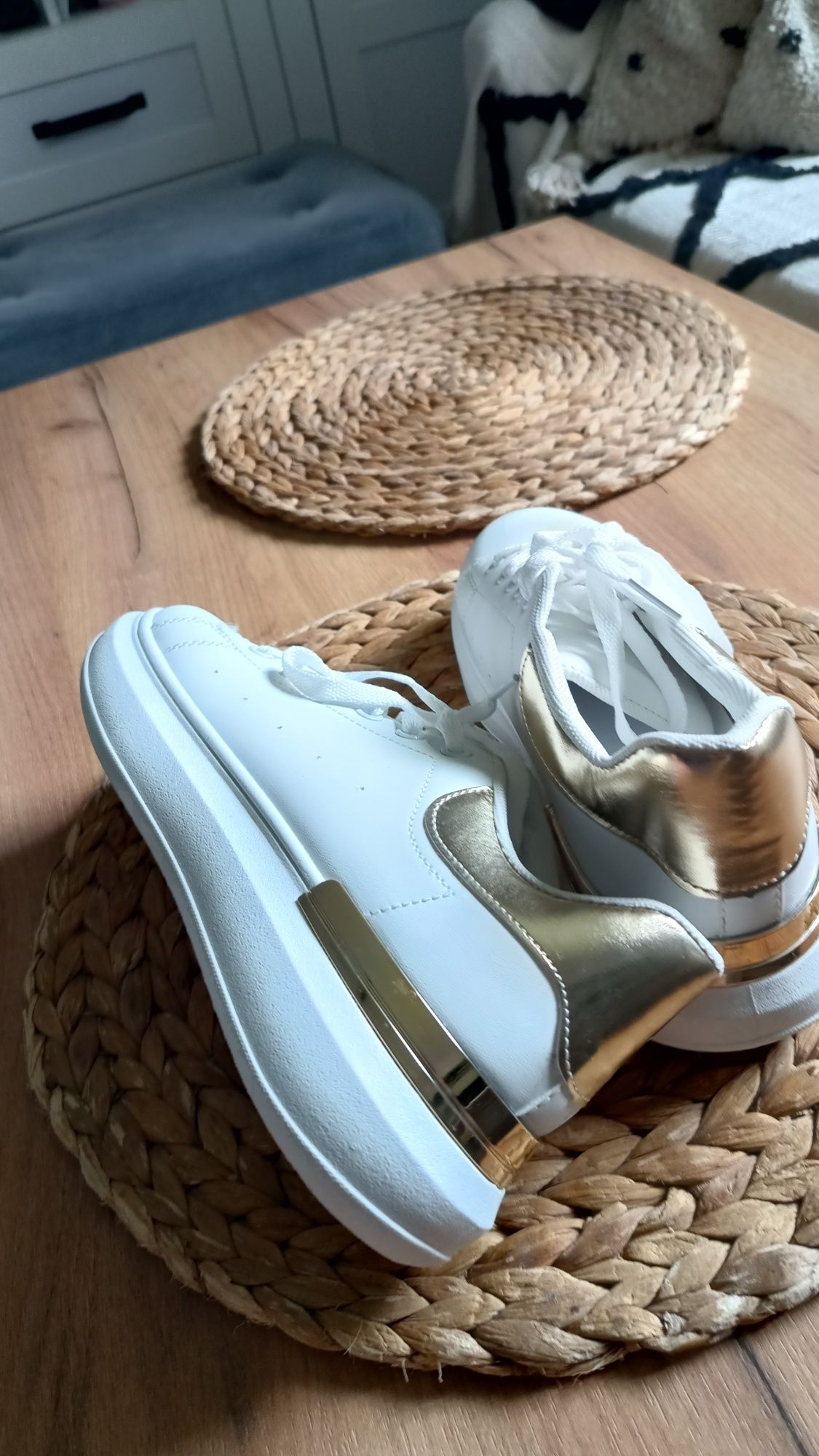 Sneakersy trampki adidasy białe złote nowe 39