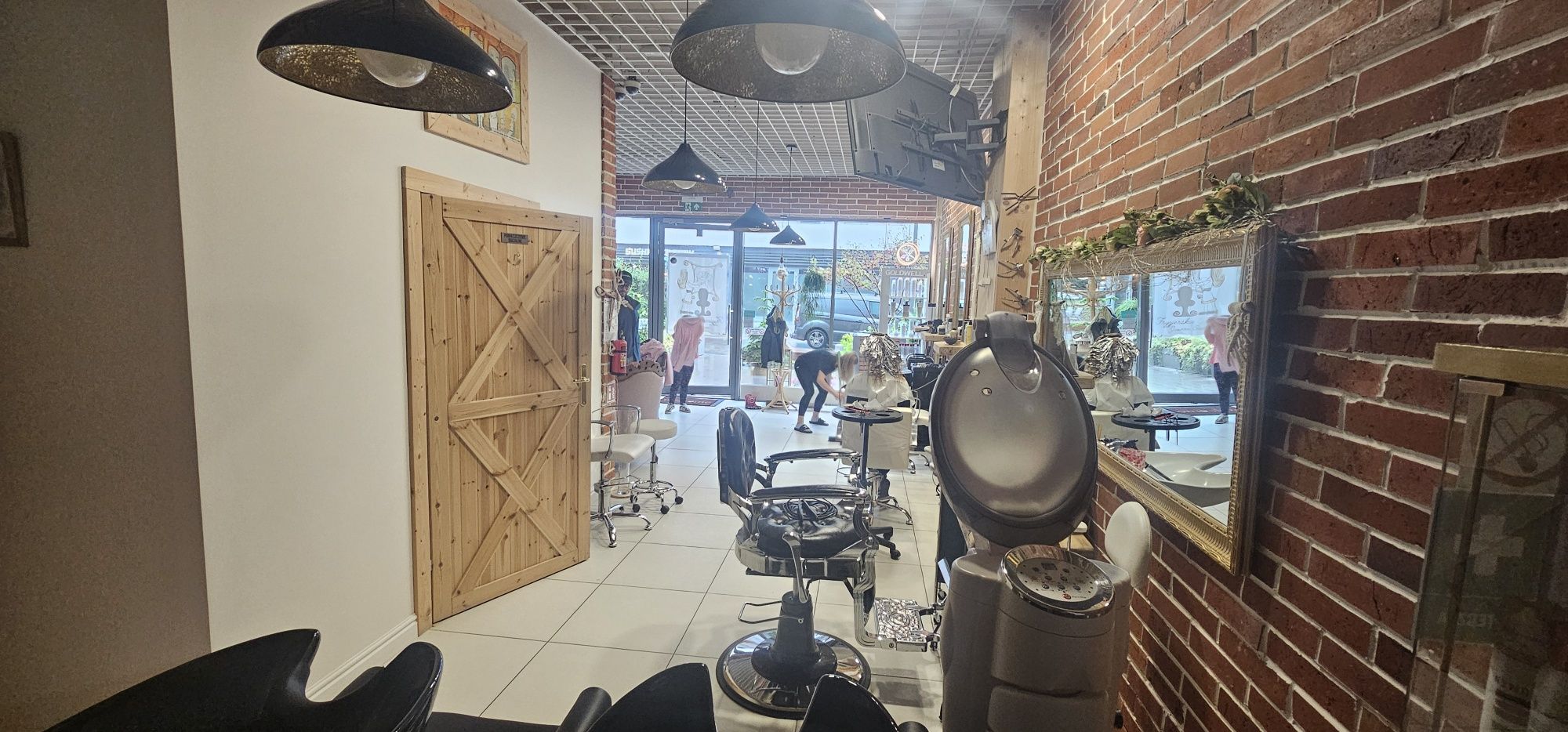 Odstąpie salon fryzjerski