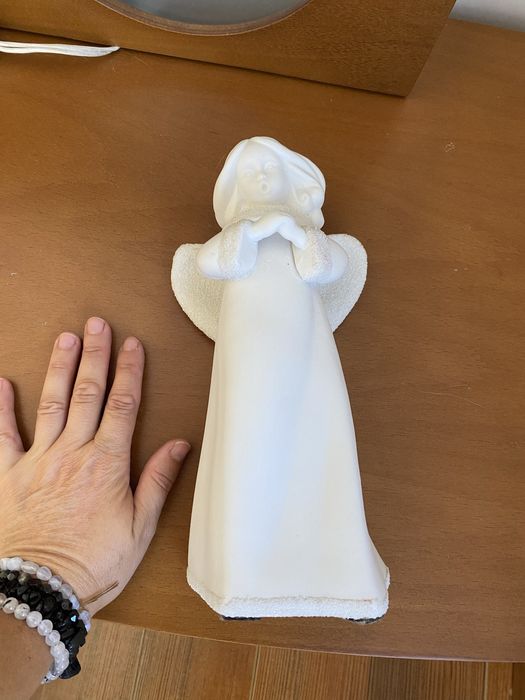 Anjo em loiça branco