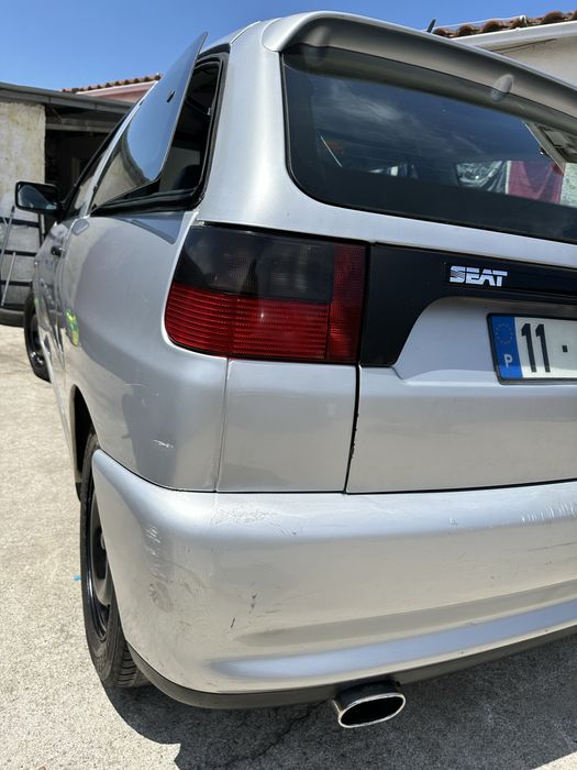 Troco por carro de 5 lugares