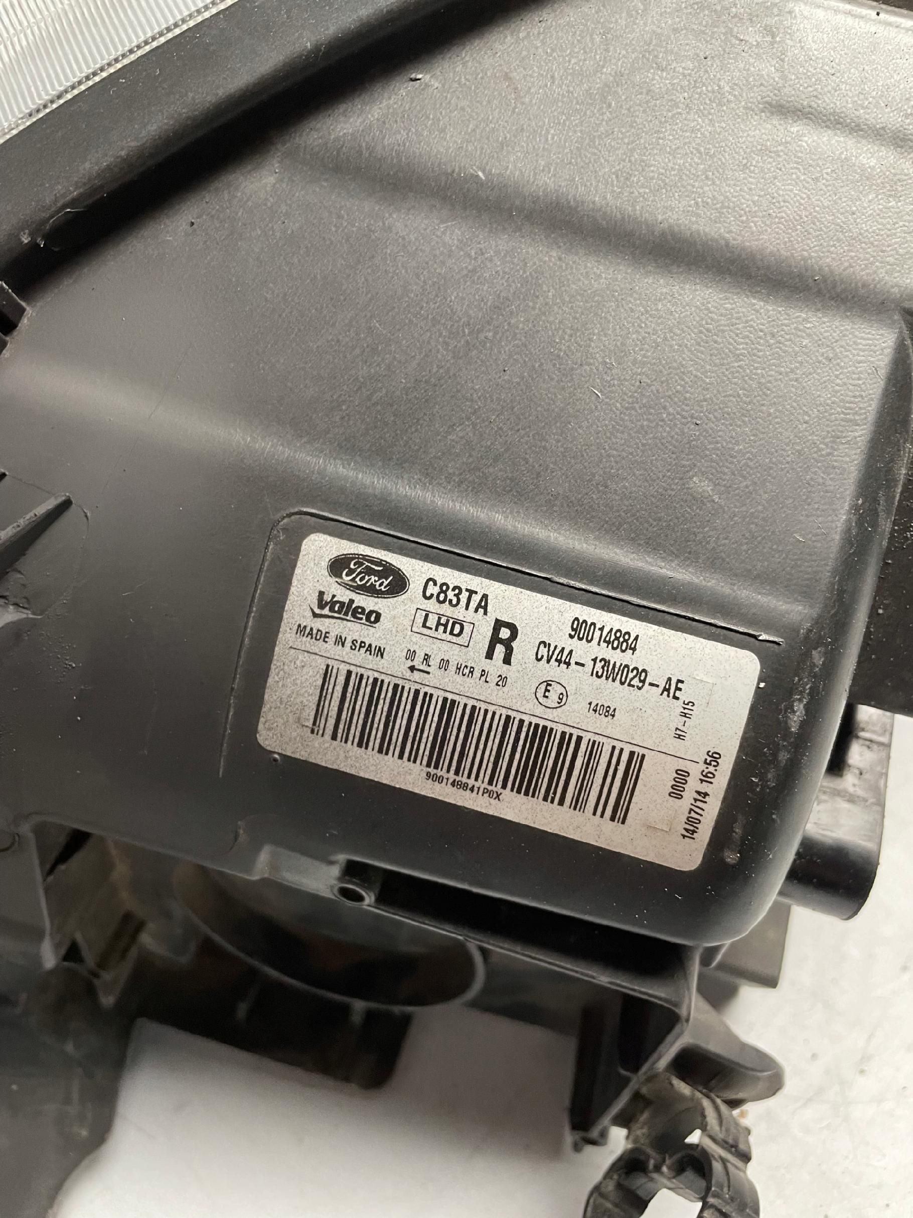 Ford kuga  MK2 II 2 13- Lampa przednia prawa