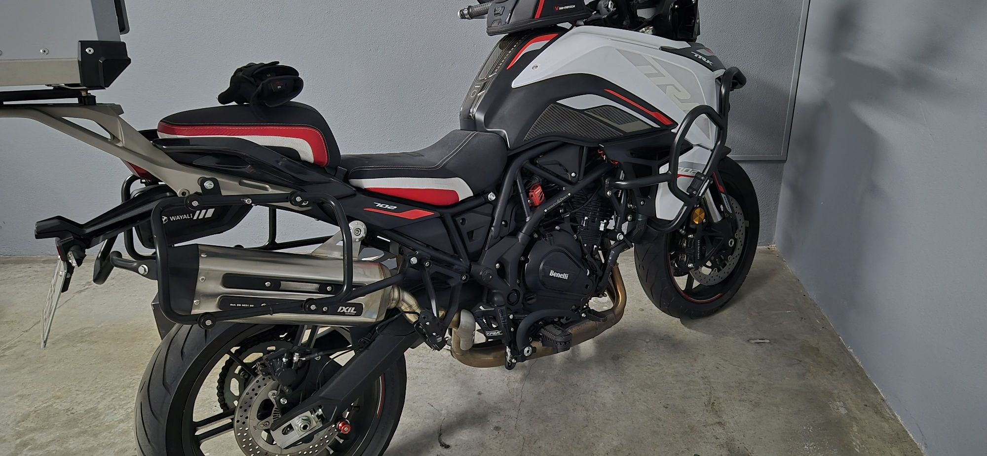 Escape trk 702/ 702x
