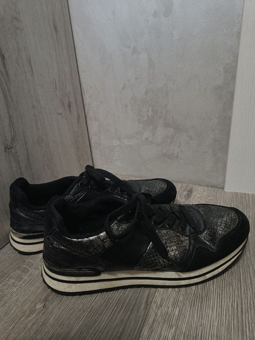 Кросівки шкіряні