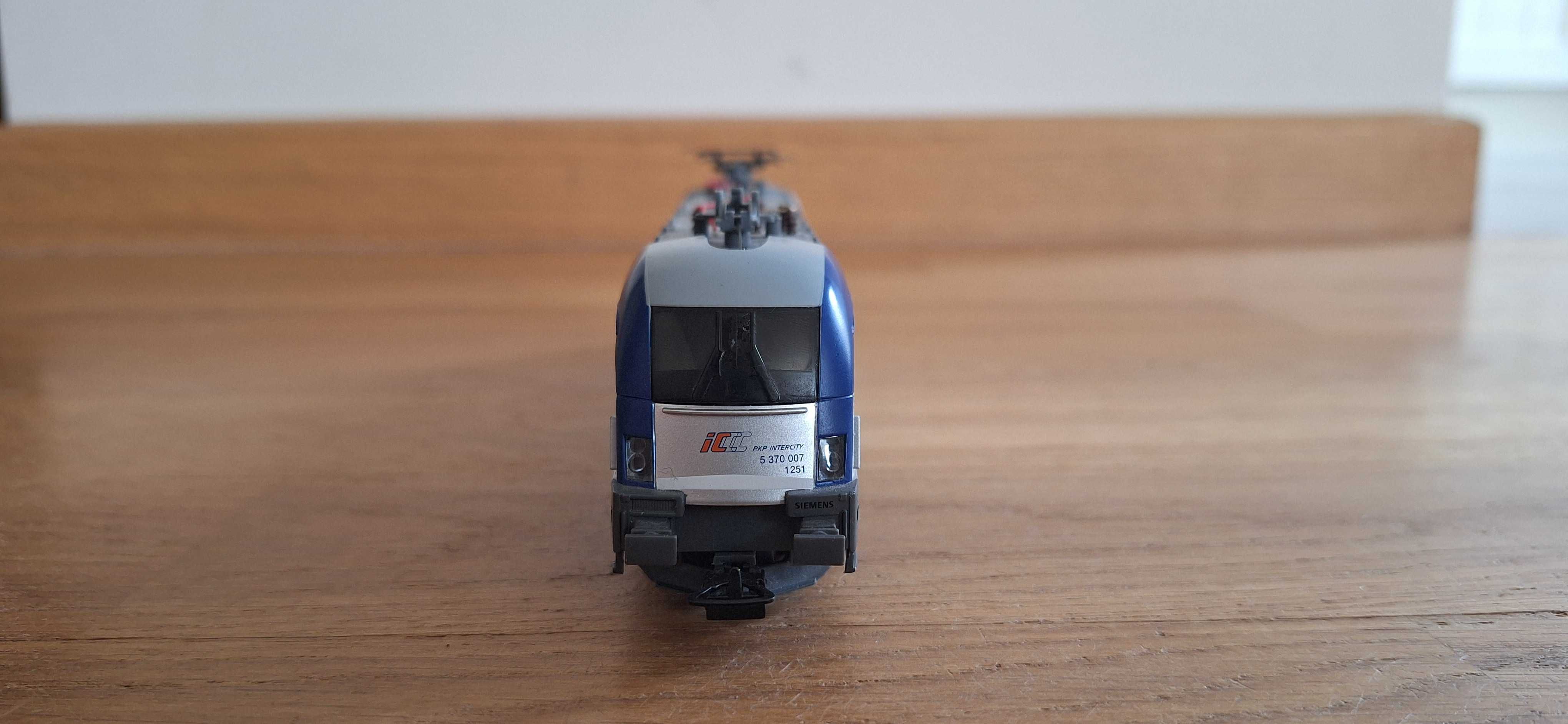Lokomotywa do kolejki PIKO H0 oznakowanie PKP Intercity