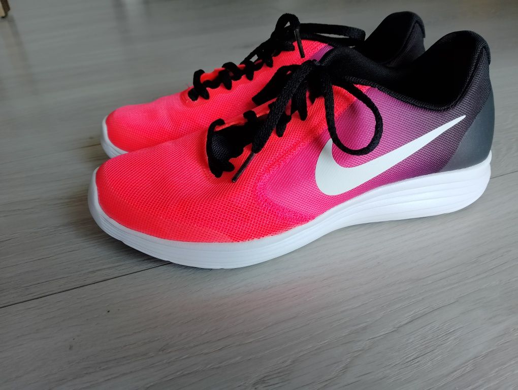 Buty sportowe Nike Revolution 3 rozmiar 38.5